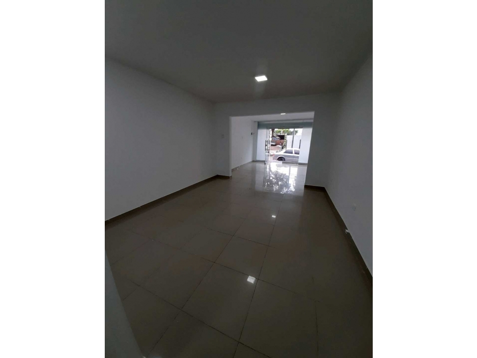 SE ARRIENDA LOCAL BARRIO LOPERENA - 6