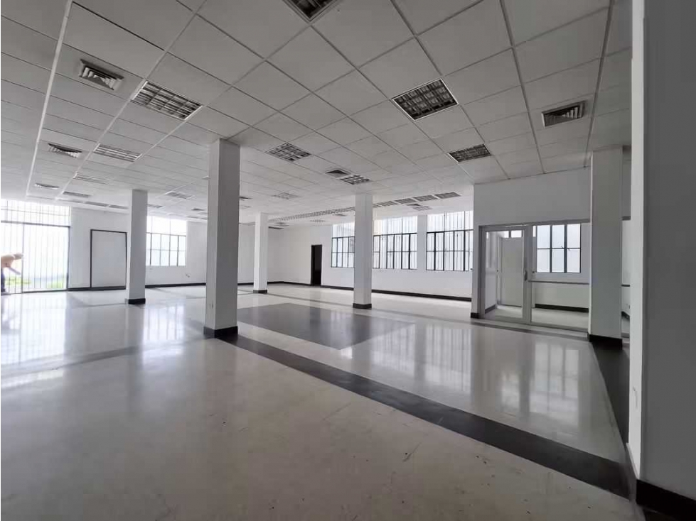 SE ARRIENDA LOCAL COMERCIAL CARTAGO VALLE - 2