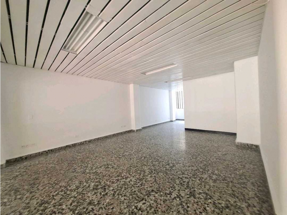 SE ARRIENDA LOCAL COMERCIAL EDIFICIO SAN CARLOS CARTAGO VALLE - 4