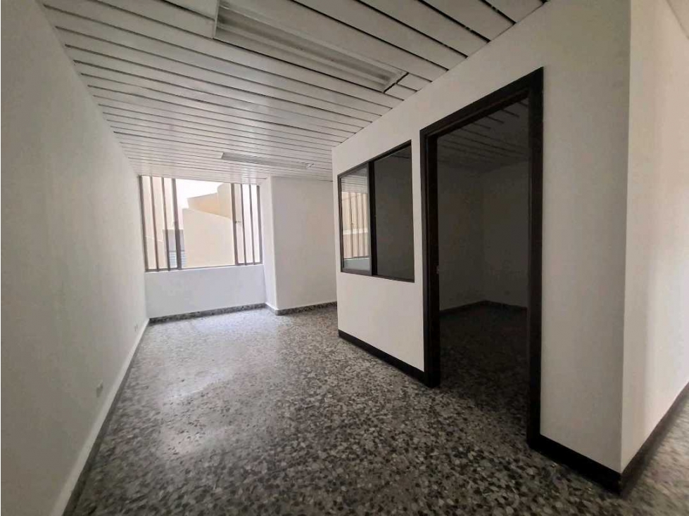 SE ARRIENDA LOCAL COMERCIAL EDIFICIO SAN CARLOS CARTAGO VALLE - 5