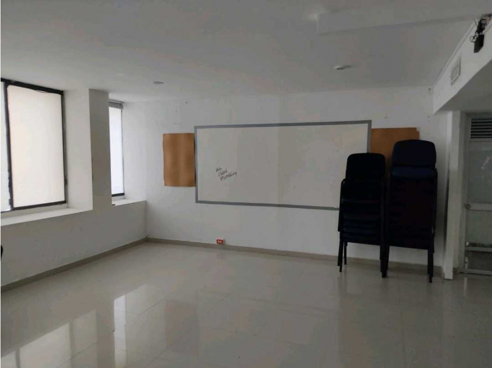 Se arrienda piso completo oficina en el barrio el prado de B/quilla