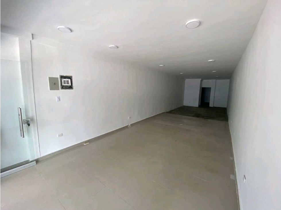 SE ARRIENDA LOCAL COMERCIAL EN AV. PRINCIPAL, SANTA MARTA - 3