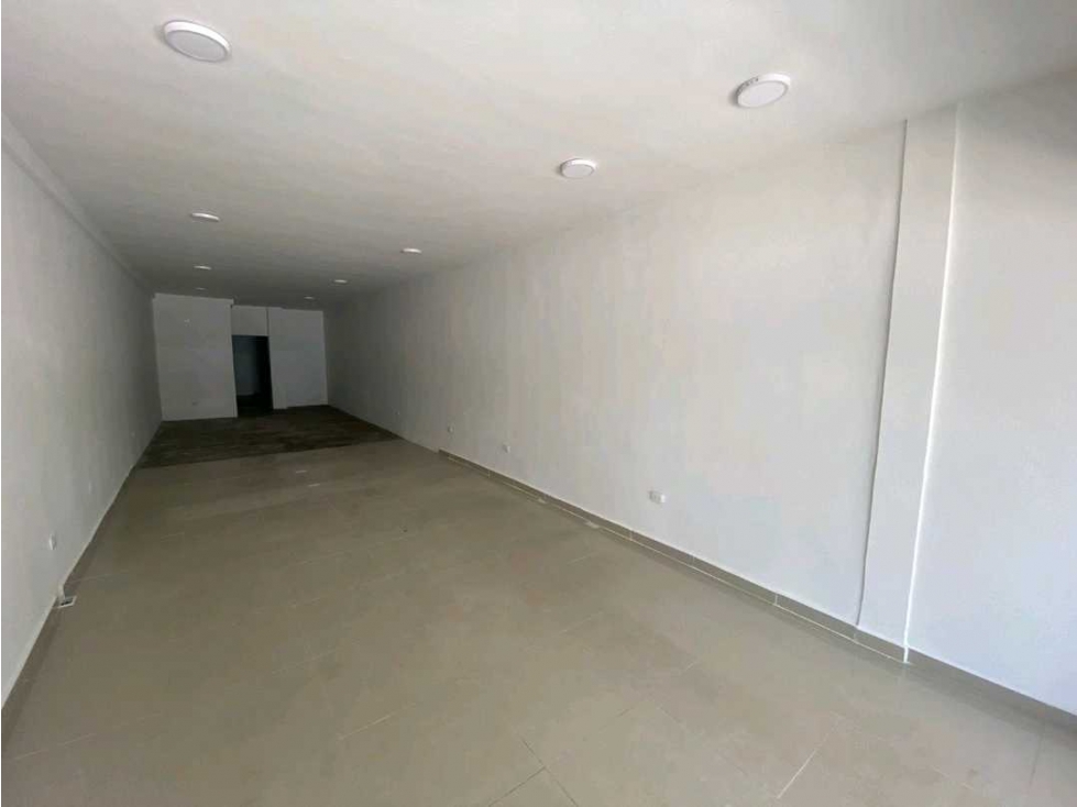 SE ARRIENDA LOCAL COMERCIAL EN AV. PRINCIPAL, SANTA MARTA - 4