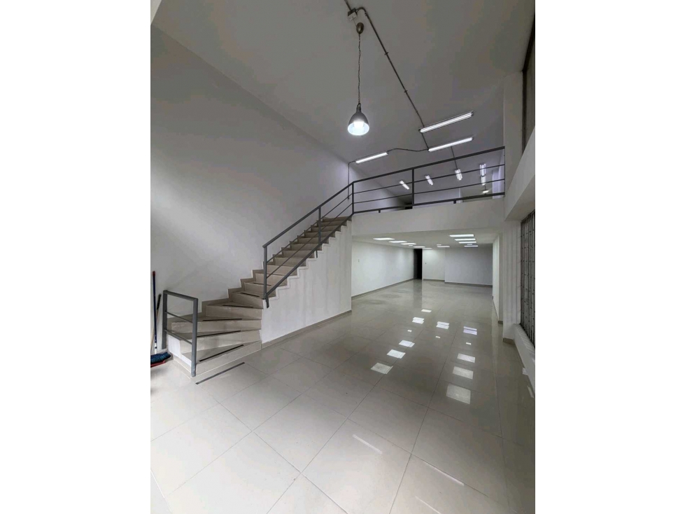 Se arrienda local comercial en Teusaquillo de 122m²