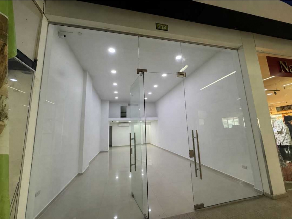 SE ARRIENDA LOCAL EN EL CENTRO COMERCIAL ARRECIFE