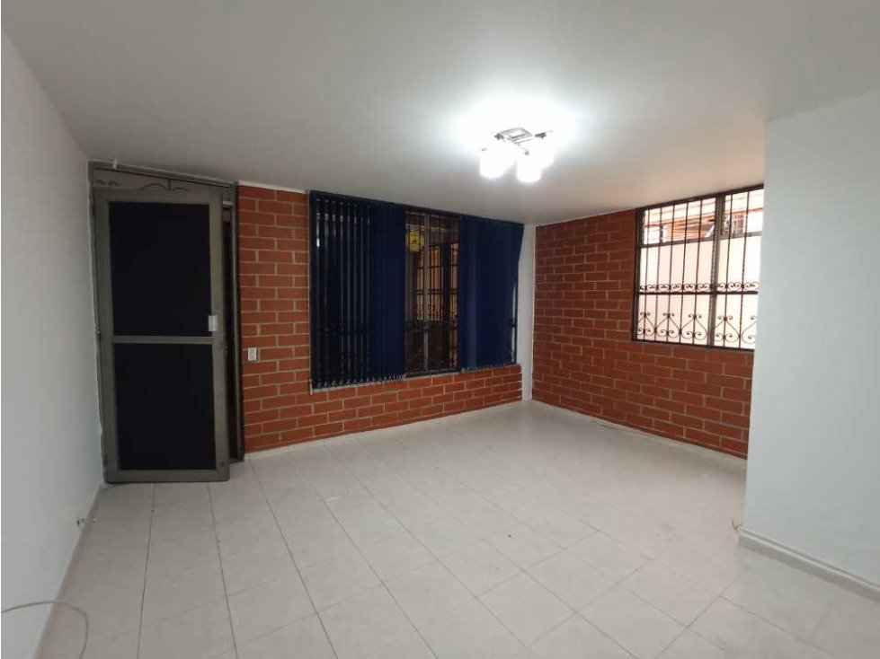 Se arrienda local interno para oficina, zona centro Envigado Antioquia