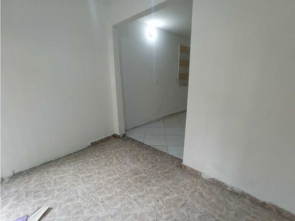 LOCALES EN VENTA CENTRO. MEDELLIN PISO 1 - 6