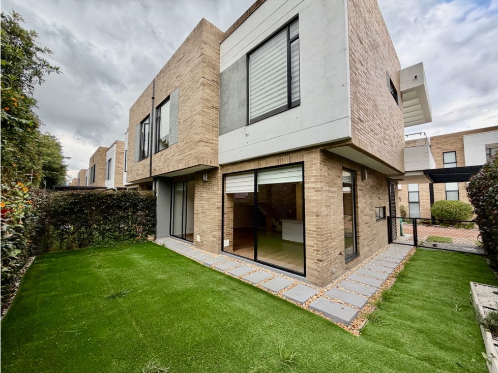Se arrienda lujosa y moderna casa en Chia con excelente zona verde — foto 3