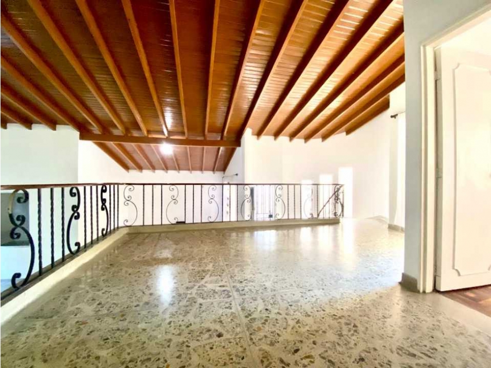SE RENTA CASA EN CONQUISTADORES