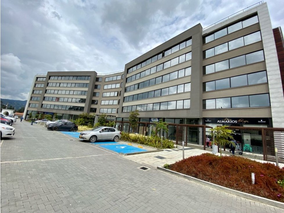SE ARRIENDA OFICINA CENTRO EMPRESARIAL NOU - 3
