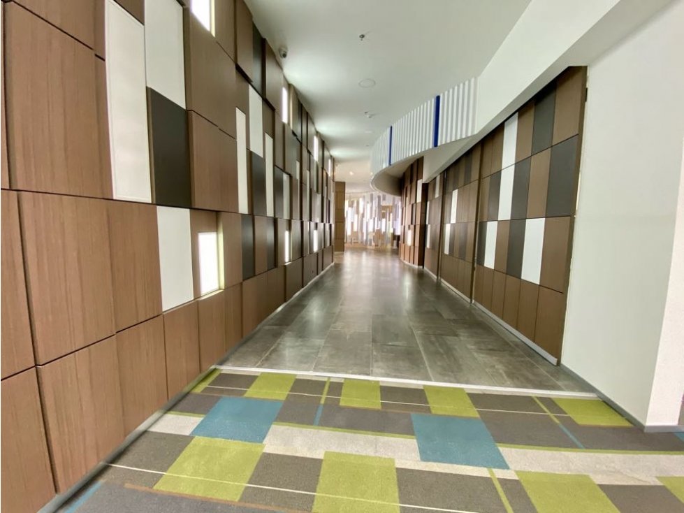 SE ARRIENDA OFICINA CENTRO EMPRESARIAL NOU - 6