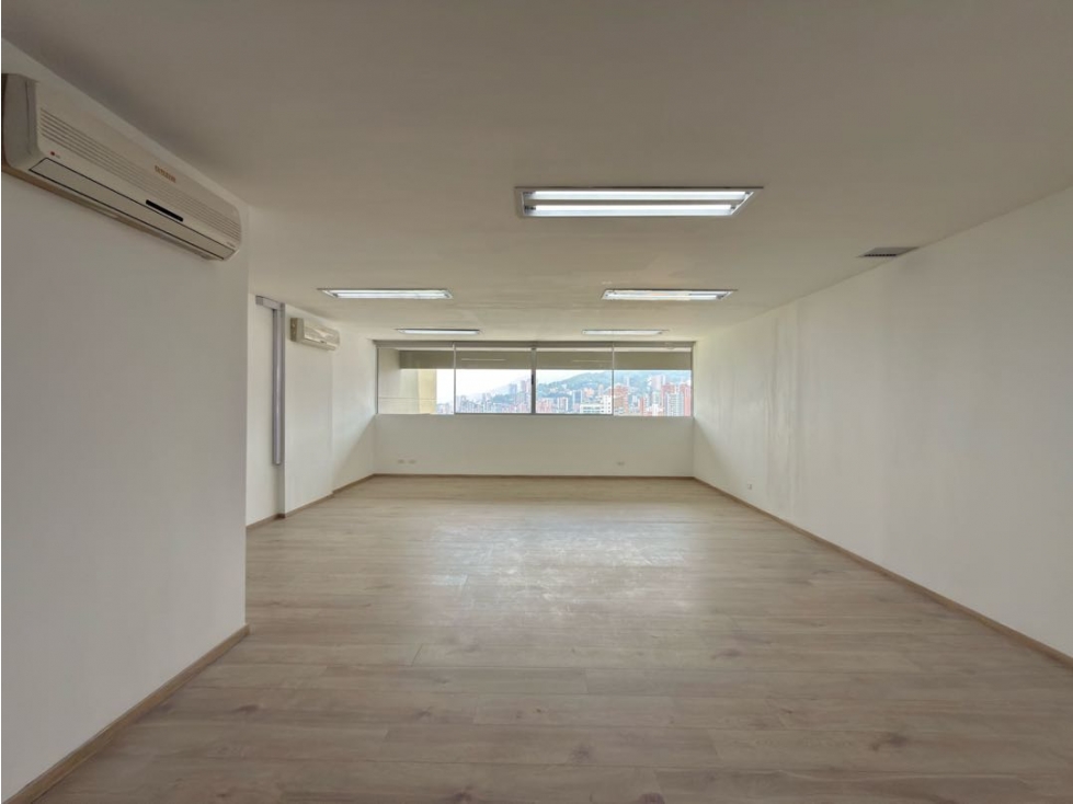 SE ARRIENDA OFICINA EN MEDELLIN , EL POBLADO