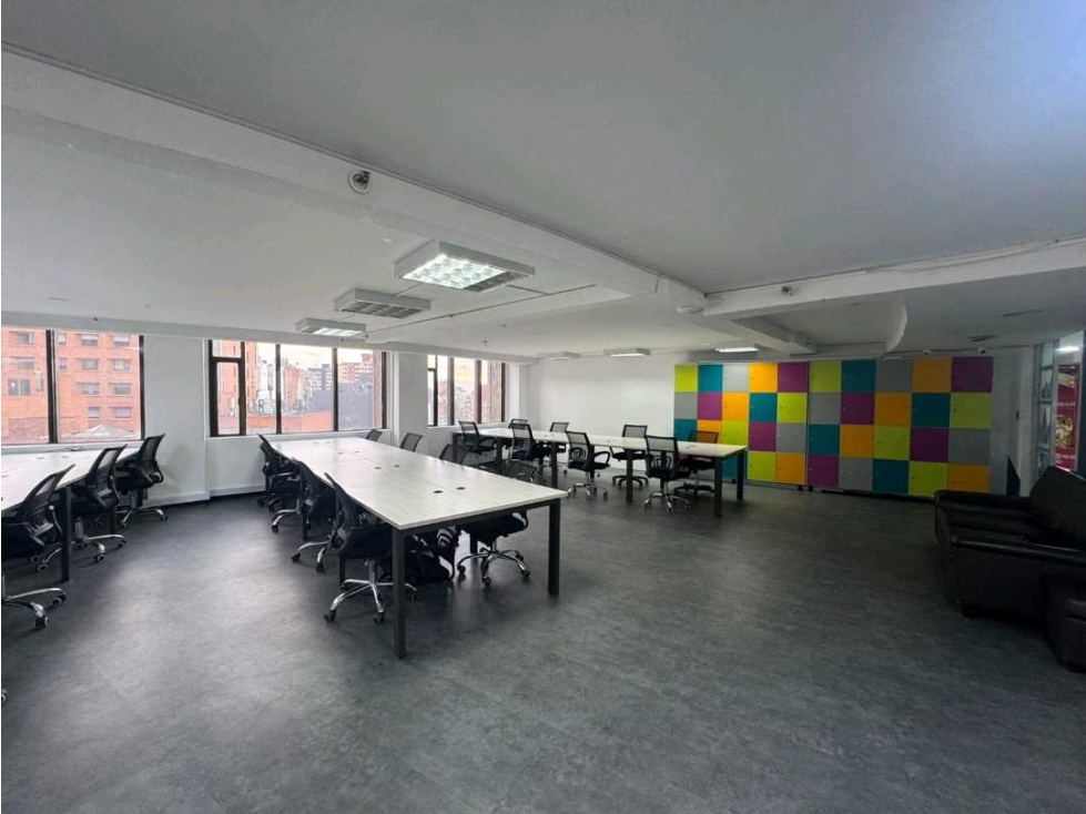 SE ARRIENDA OFICINA EN QUINTA CAMACHO 180M2