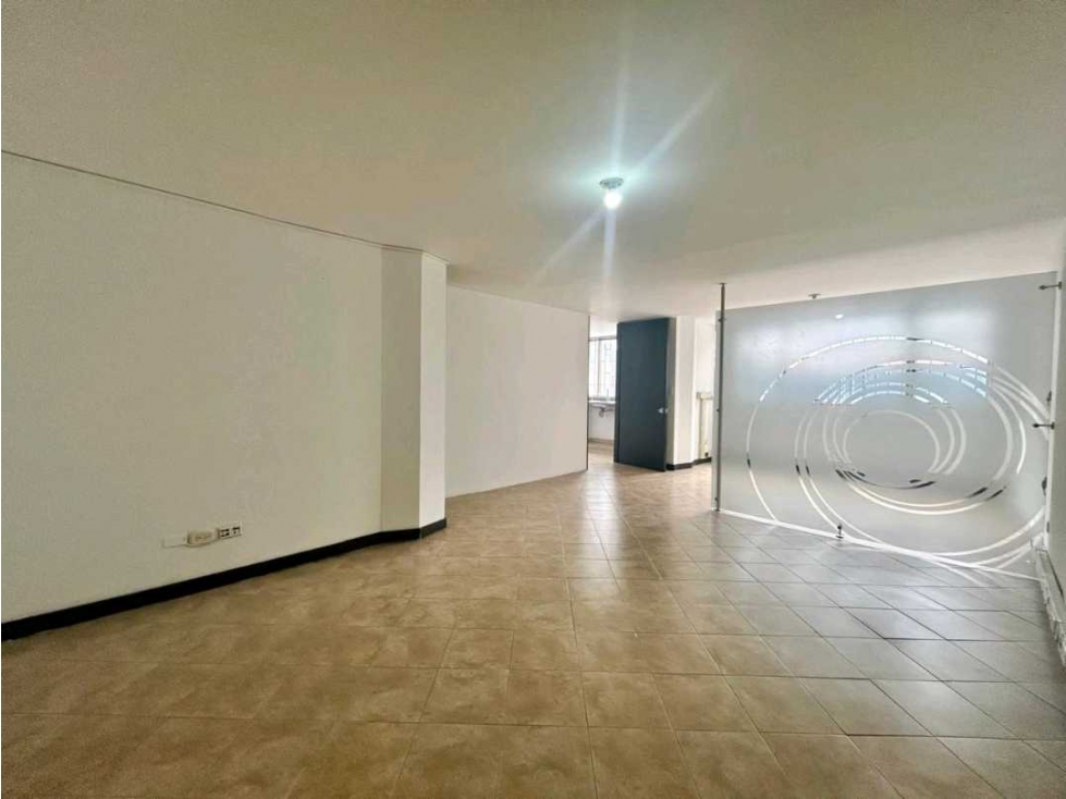 SE ARRIENDA OFICINA O CONSULTORIO CHAPINERO