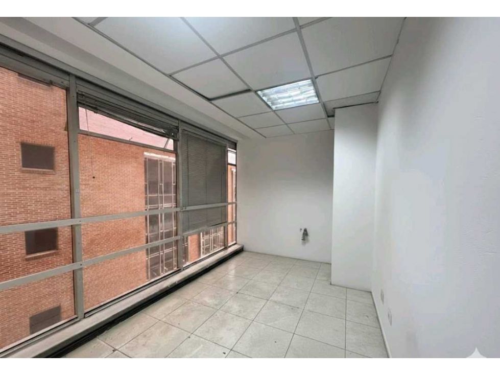 SE ARRIENDA OFICINA SECTOR FINANCIERO BOGOTA — foto 2
