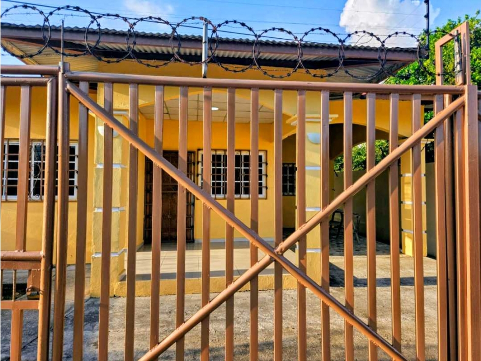 Se renta amplia casa ubicada en La Mata de Bugaba. Negociable - 1