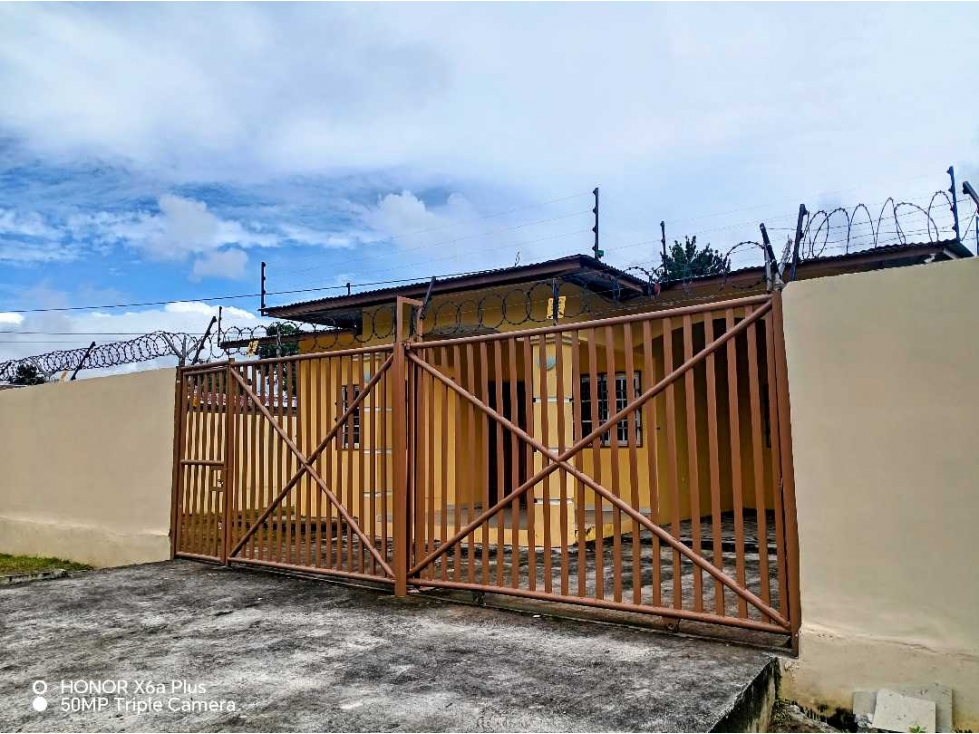 Se renta amplia casa ubicada en La Mata de Bugaba. Negociable - 2