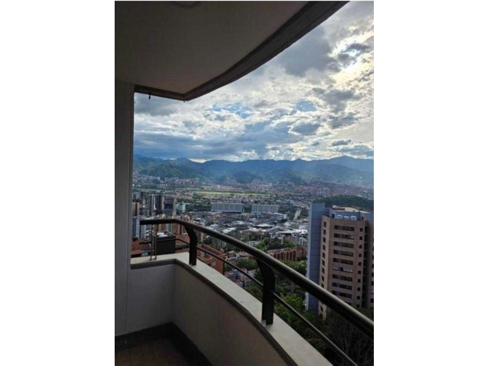 Se renta apto en Loma del Indio. Piso alto. Unidad super completa.