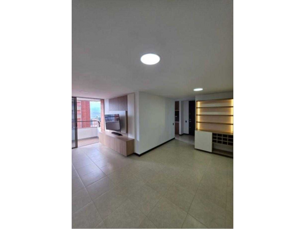 Se renta apto en Loma del Indio. Piso alto. Unidad super completa. — foto 2