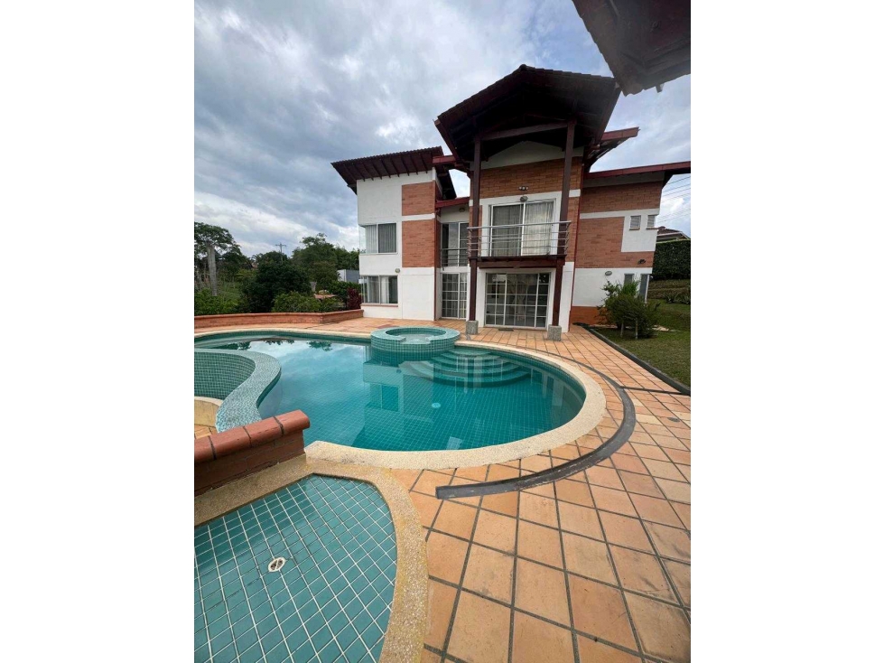 SE RENTA CASA CAMPESTRE EN PEREIRA