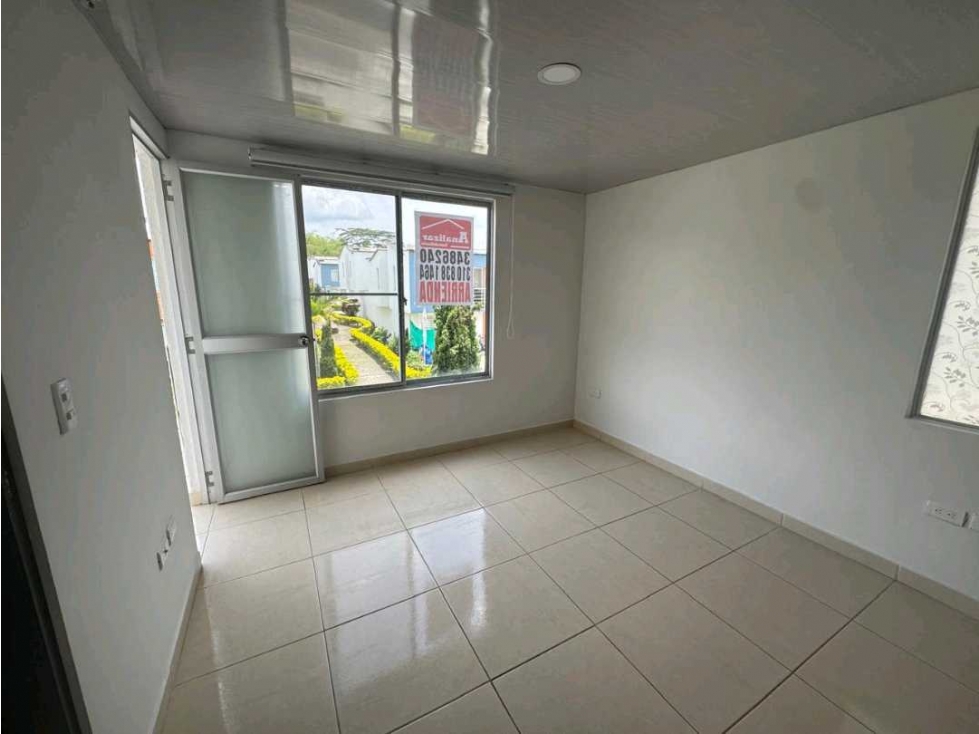 SE RENTA CASA EN GALICIA CERRITOS