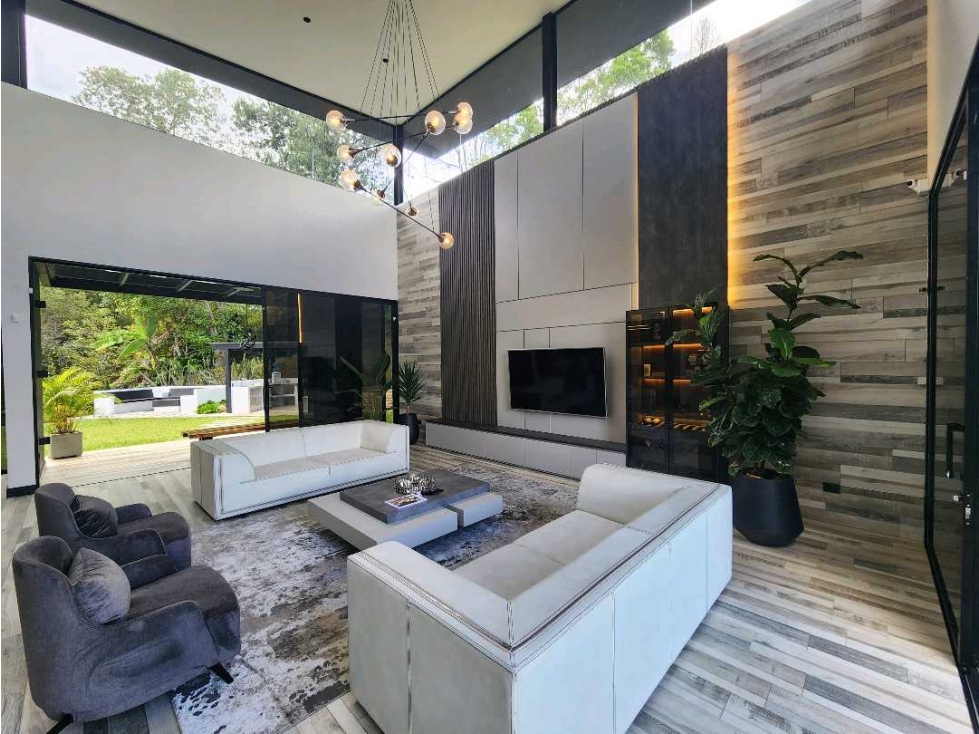 Casa para renta y/o venta en Llanogrande.