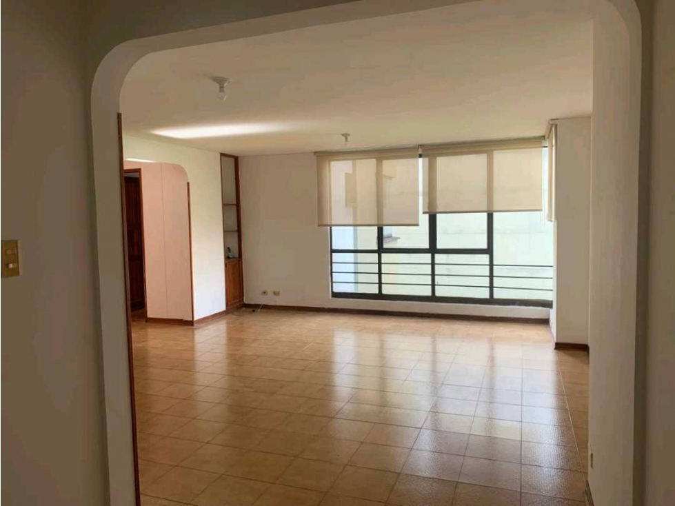 Se renta espectacular apartamento en Los Alpes