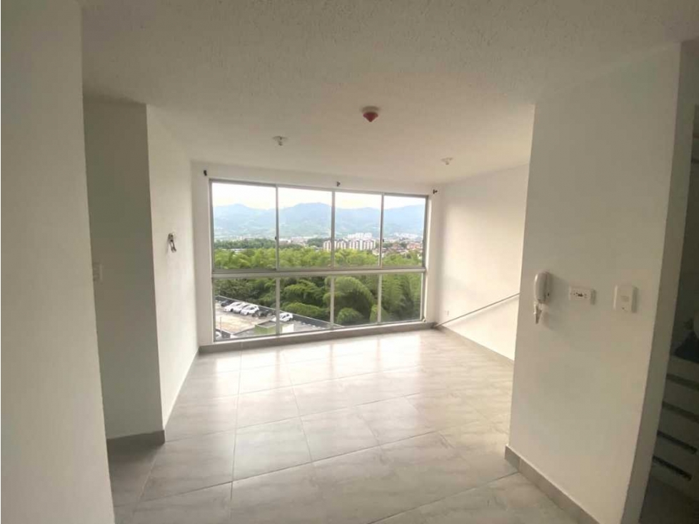 SE RENTA ESPECTACULAR APARTAMENTO EN DOSQUEBRADAS