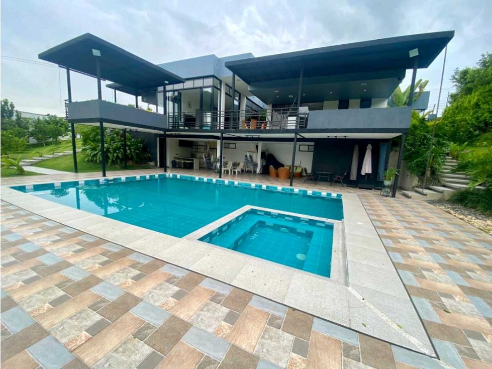 Se renta espectacular casa en Malabar Cerritos Pereira