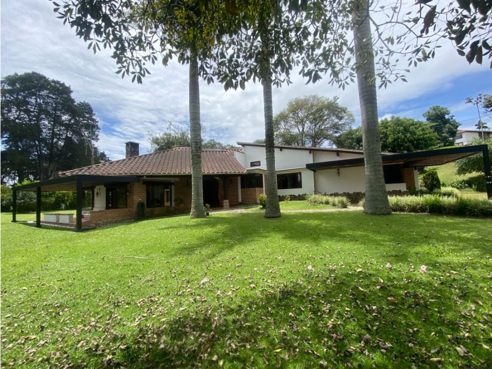 Se renta espectacular finca en Llanogrande unidad cerrada