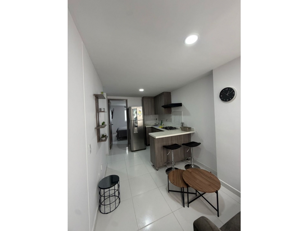 Arriendo - venta apartamento amoblado conquistadores — foto 3