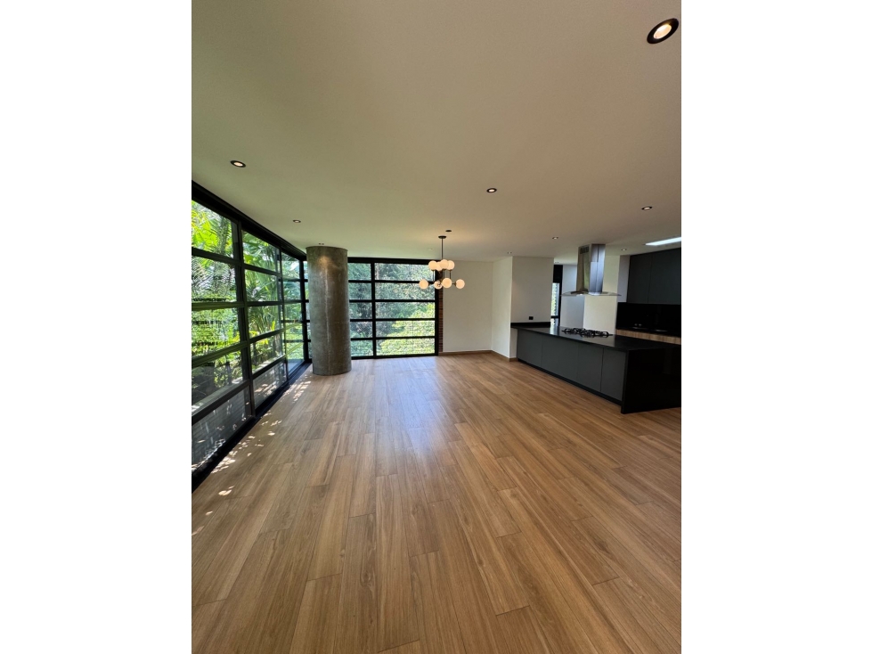 SE RENT VENDE MODERNO Y AMPLIO APARTAMENTO. POBLADO . LA FRONTERA — foto 3