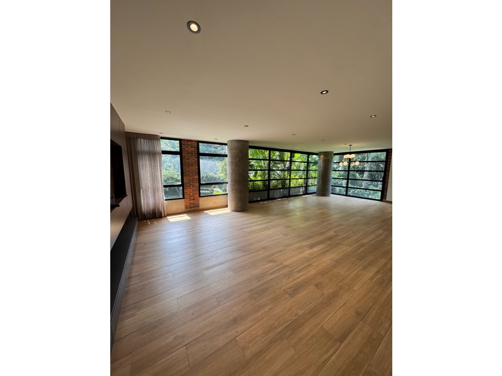 SE RENT VENDE MODERNO Y AMPLIO APARTAMENTO. POBLADO . LA FRONTERA — foto 5