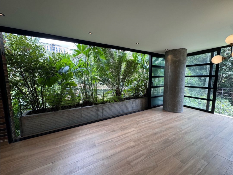 SE RENT VENDE MODERNO Y AMPLIO APARTAMENTO. POBLADO . LA FRONTERA