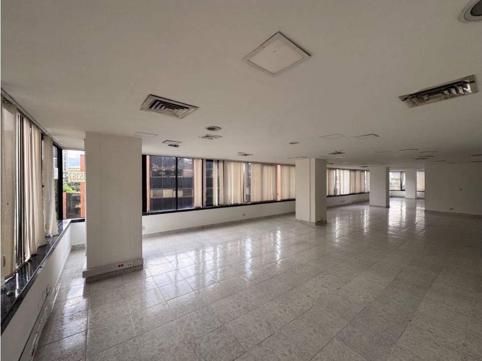 Se renta o vende oficina en la Milla de Oro El Poblado
