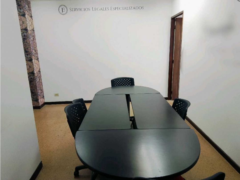 Se renta oficina, excelente ubicación en la glorieta de Turín Pereira - 2