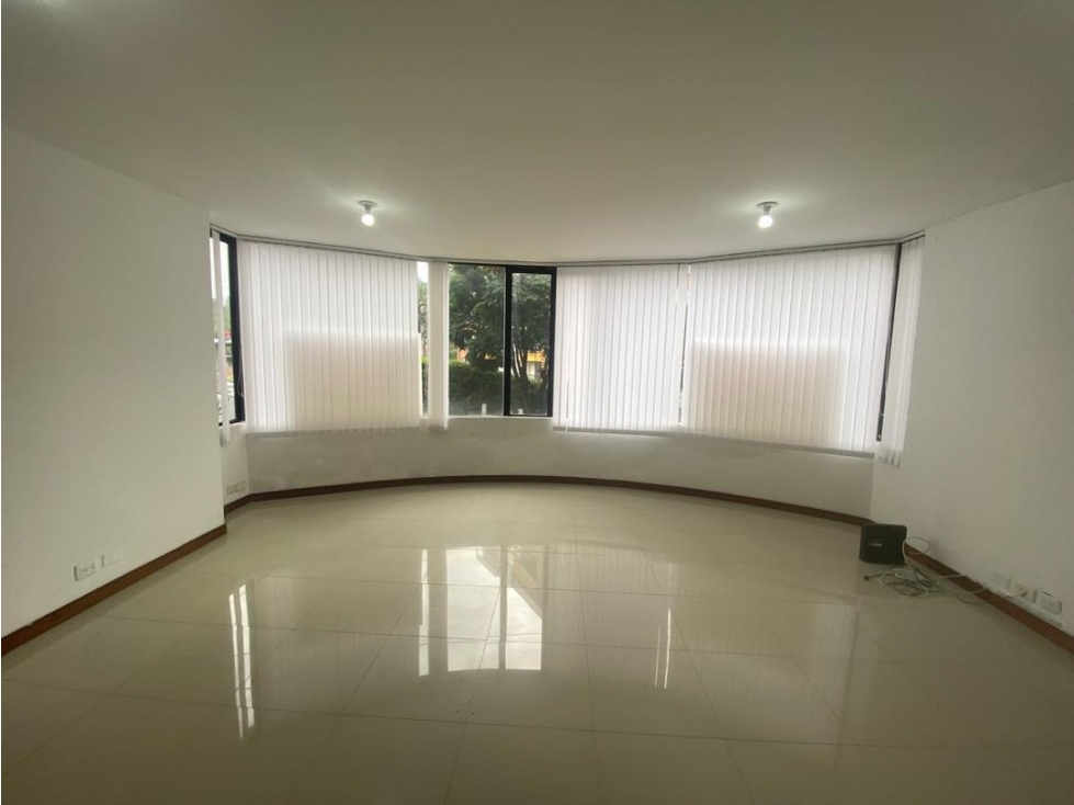 Se renta oficina Pinares Pereira - 1