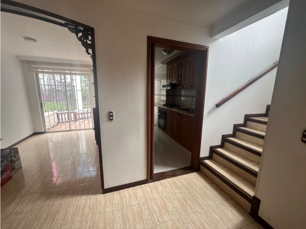 SE VENDE CASA CERCA AL BARRIO LAURELES — foto 4