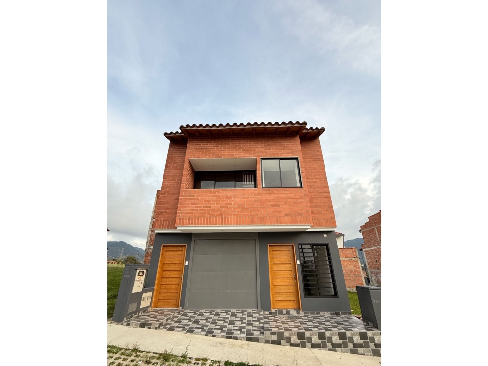 Se vende 2do piso + mansarda en Reserva del Carmen