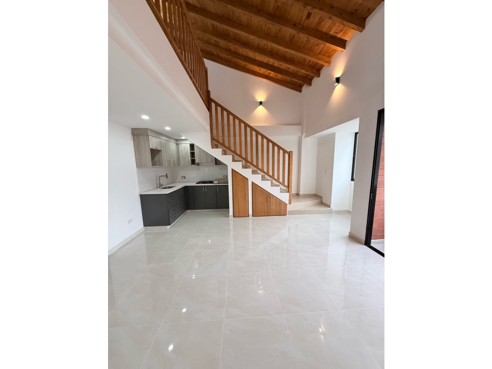 Se vende 2do piso + mansarda en Reserva del Carmen — foto 4