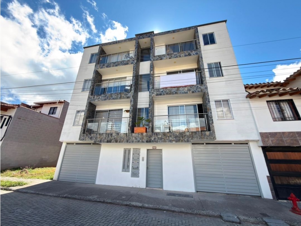 Se vende 4to piso con mansarda en El Edén