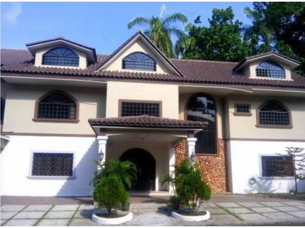 Se vende casa en Urbanización Llanos de Curundú I Ancón (MFV)