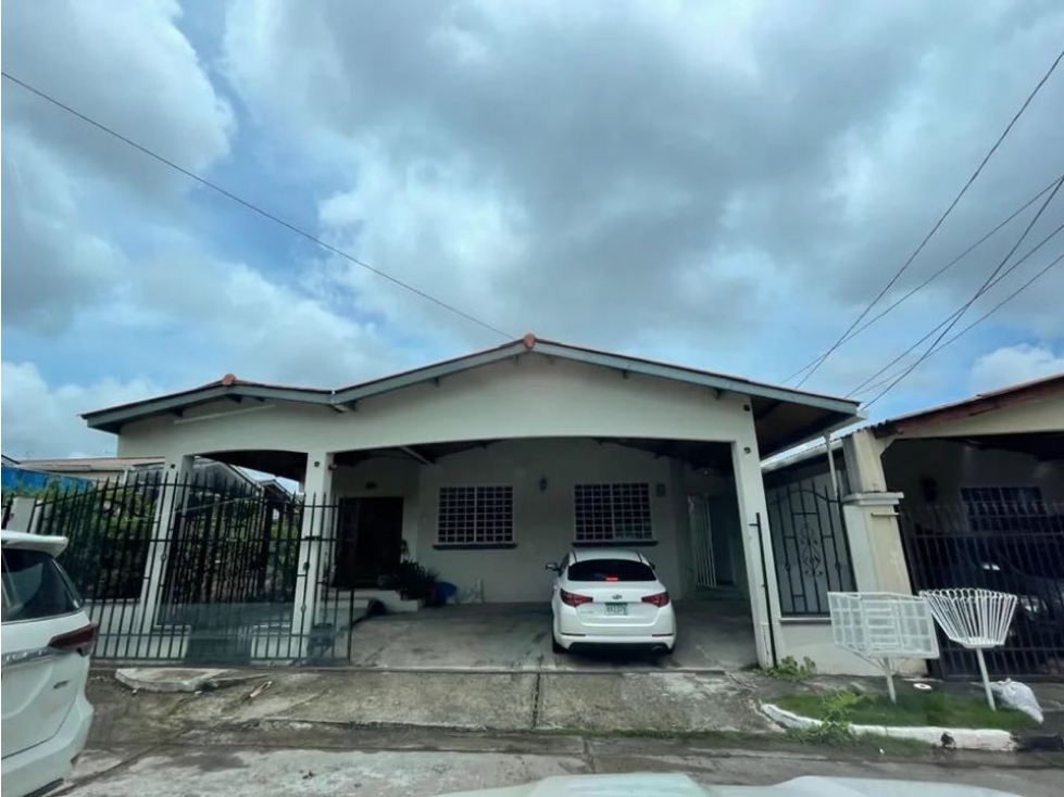 SE VENDE AMPLIA CASA EN BRISAS DEL GOLF. AM