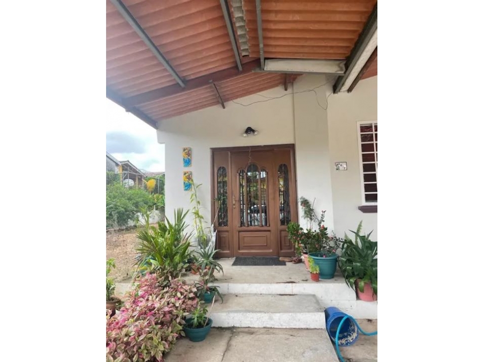SE VENDE AMPLIA CASA EN BRISAS DEL GOLF. AM — foto 2