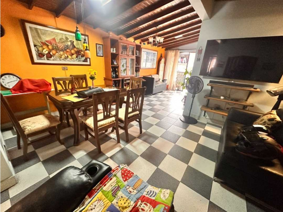 SE VENDE AMPLIA CASA EN CASTILLA CERCA AL COLEGIO EL ROSAL — foto 2