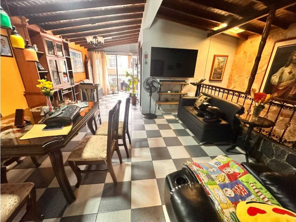 SE VENDE AMPLIA CASA EN CASTILLA CERCA AL COLEGIO EL ROSAL — foto 4