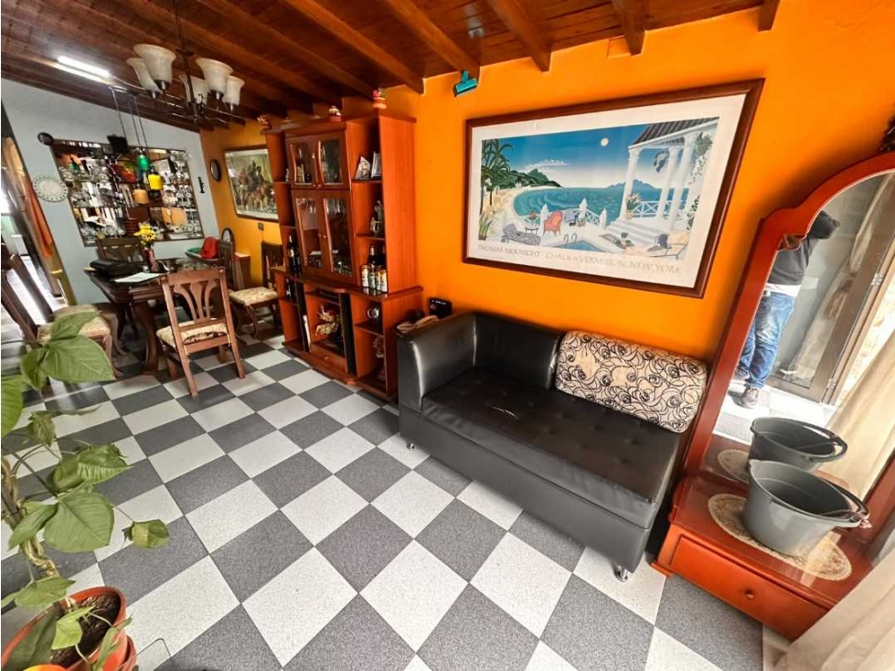 SE VENDE AMPLIA CASA EN CASTILLA CERCA AL COLEGIO EL ROSAL — foto 3