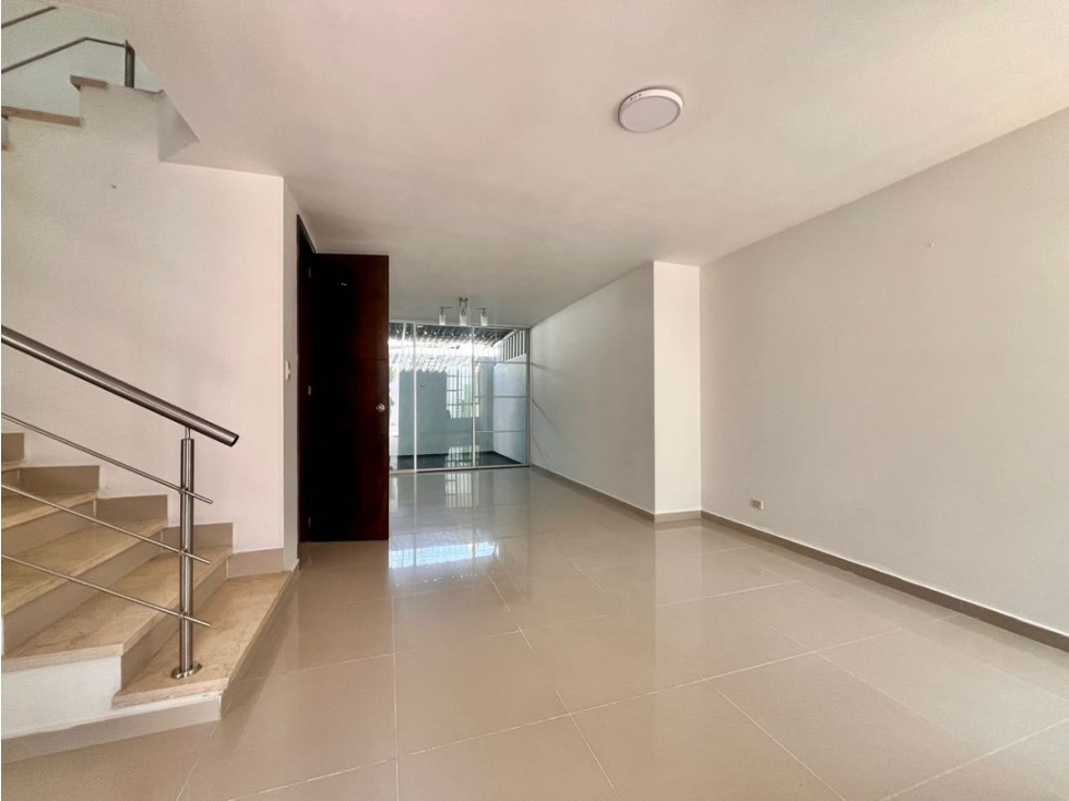 SE VENDE AMPLIA CASA EN CONJUNTO EN NUEVO HORIZONTE — foto 3