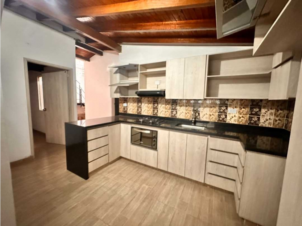 SE VENDE AMPLIA CASA EN COPACABANA LA ASUNCIÓN CERCA DEL PARQUE PRINCI — foto 3