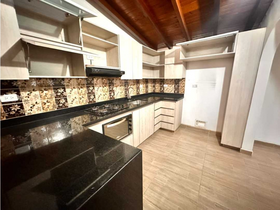 SE VENDE AMPLIA CASA EN COPACABANA LA ASUNCIÓN CERCA DEL PARQUE PRINCI — foto 4